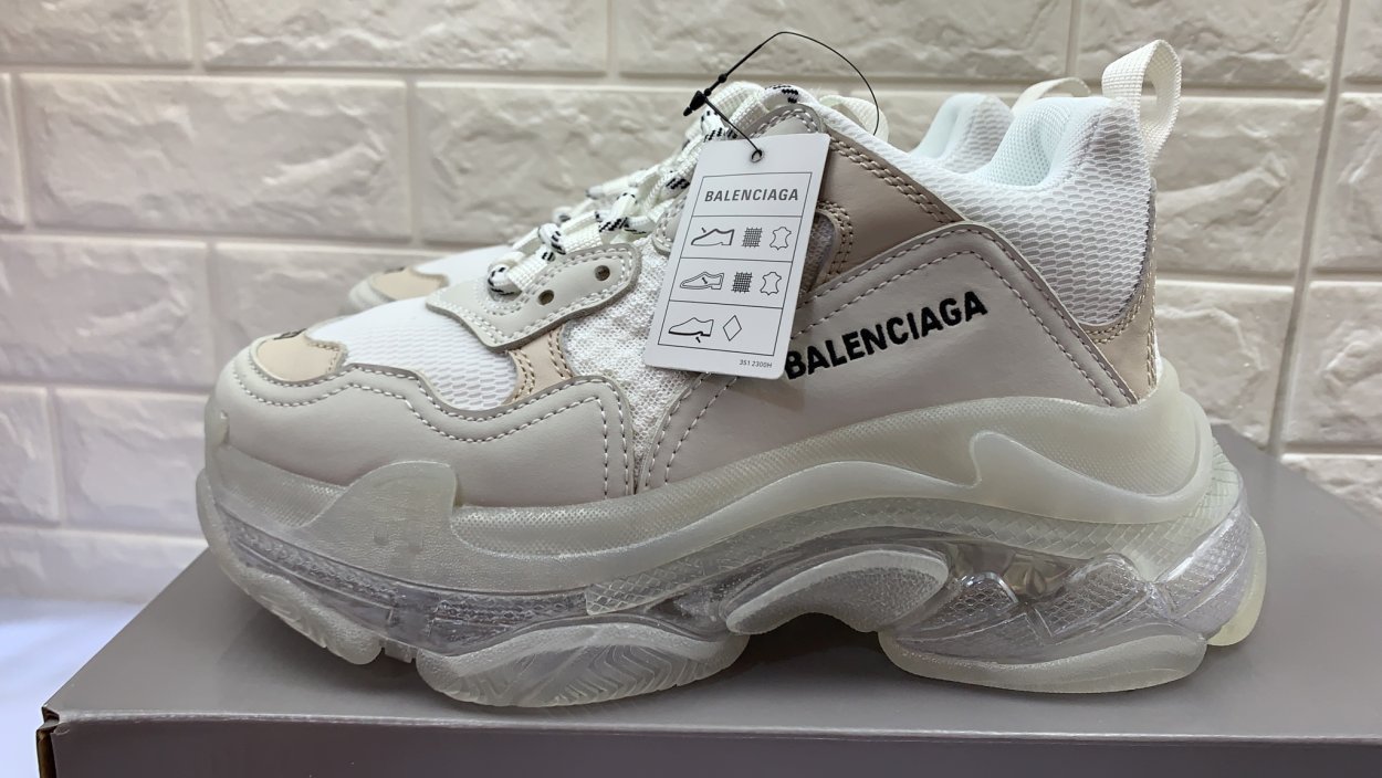 Balenciaga перевод