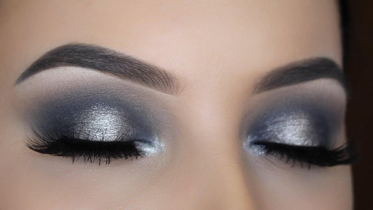 Eye smokey Silver Makeup