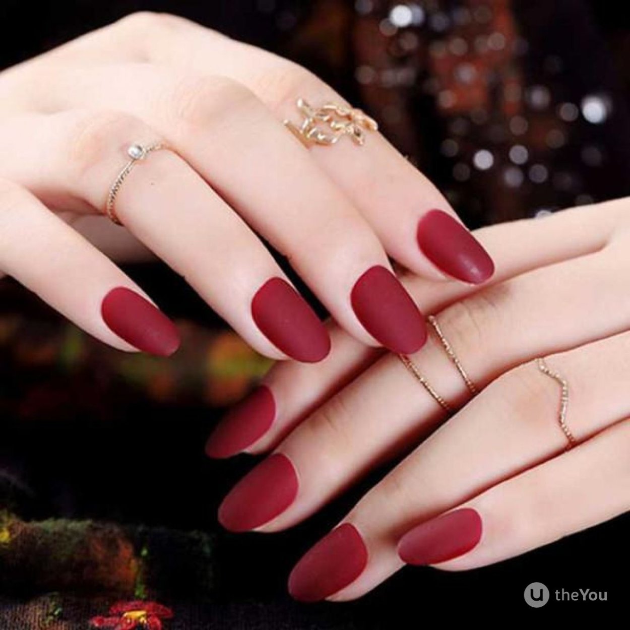 Красные матовые короткие ногти