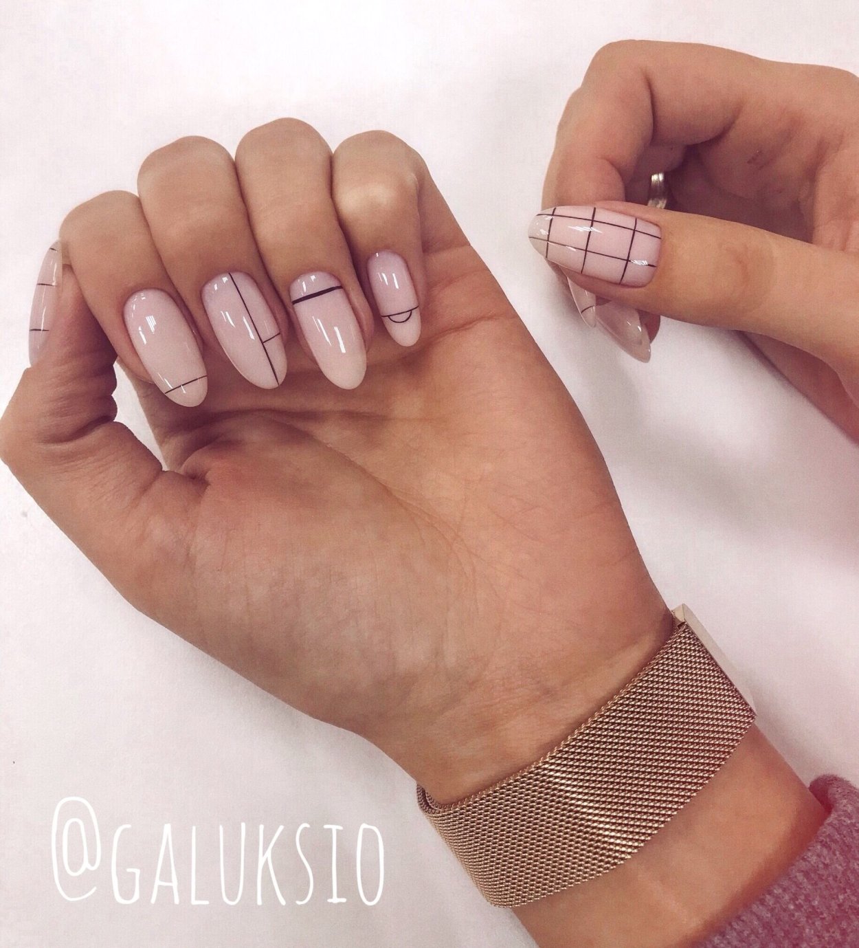 Ногти короткие