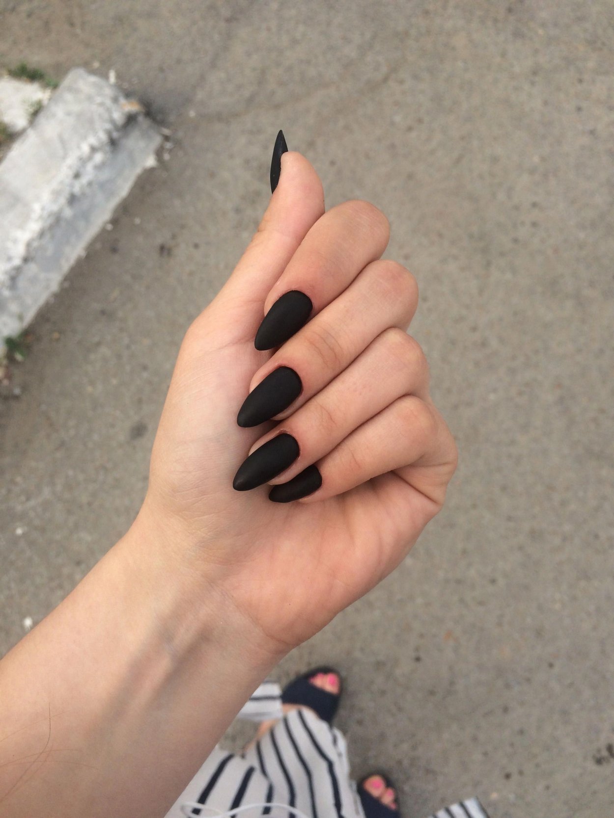 Черные ногти миндаль короткие