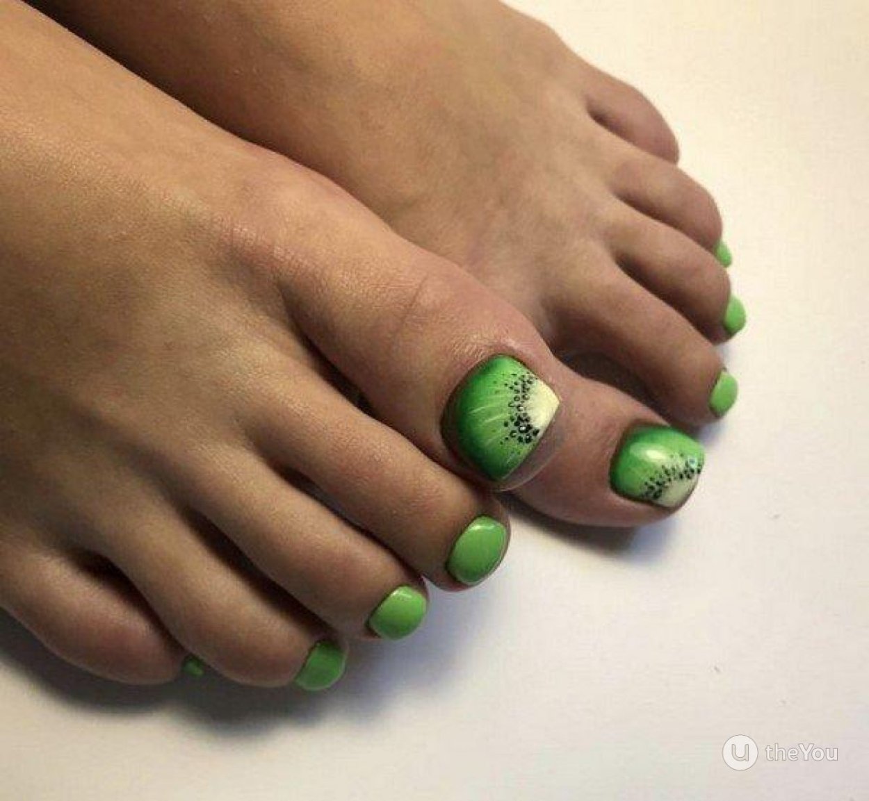 Акция маникюр и педикюр