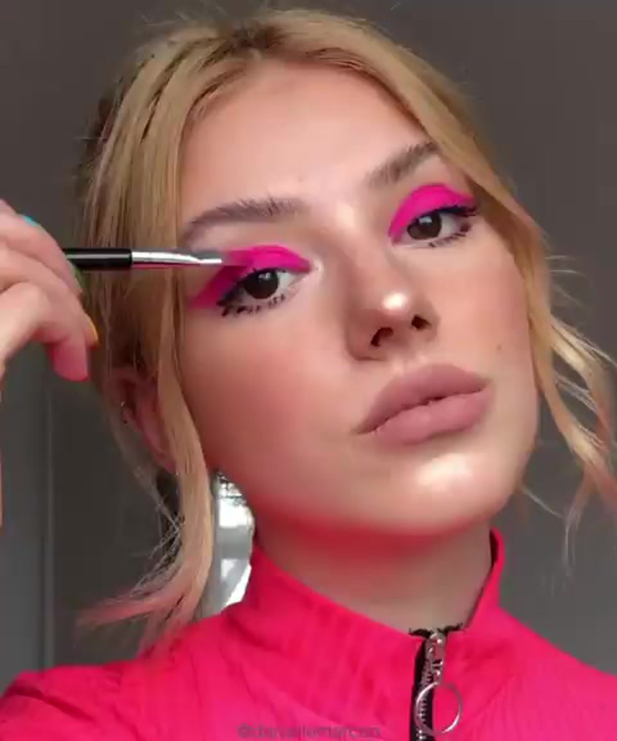 Макияж с розовыми стрелками