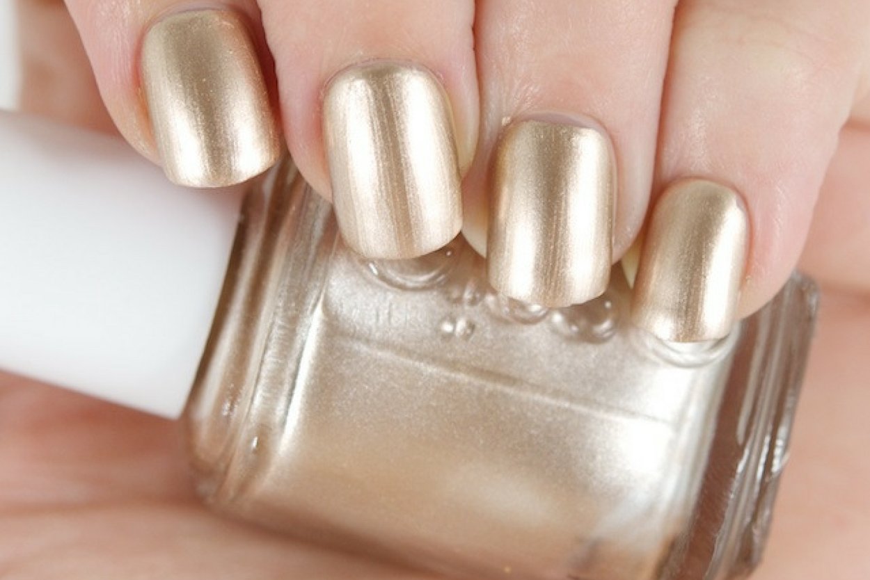 Лак Essie золотой