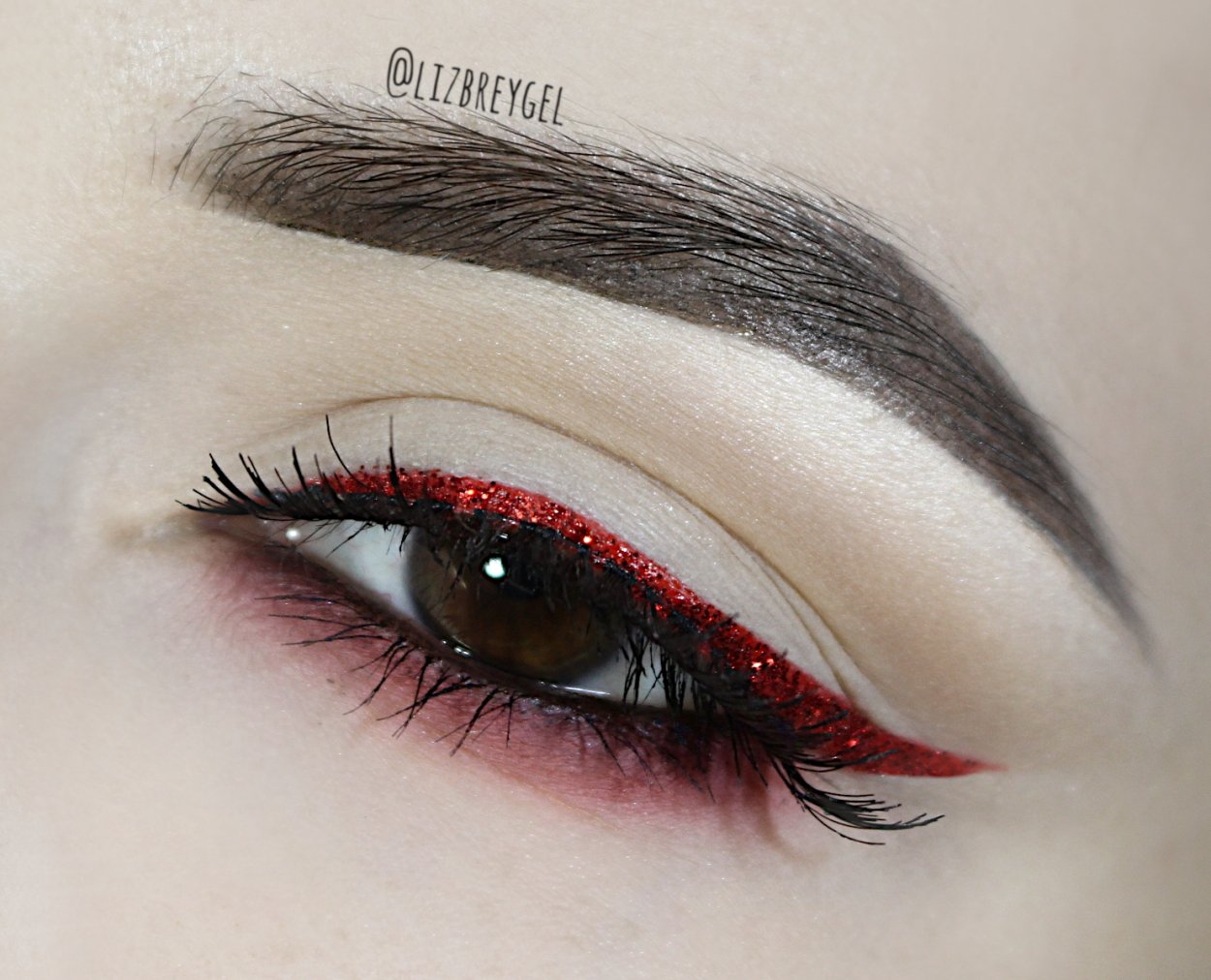 Inirizaki Red Eye Liner