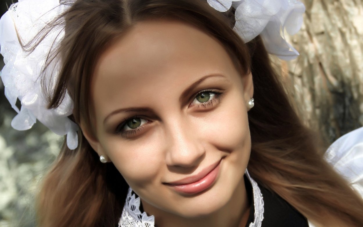 Прически на последний звонок с бантами