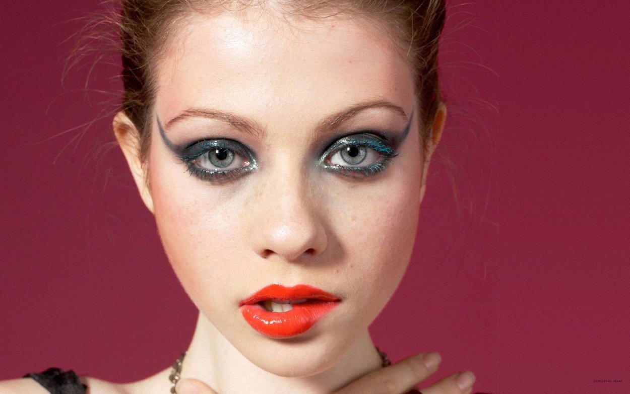 Michelle Trachtenberg 2020