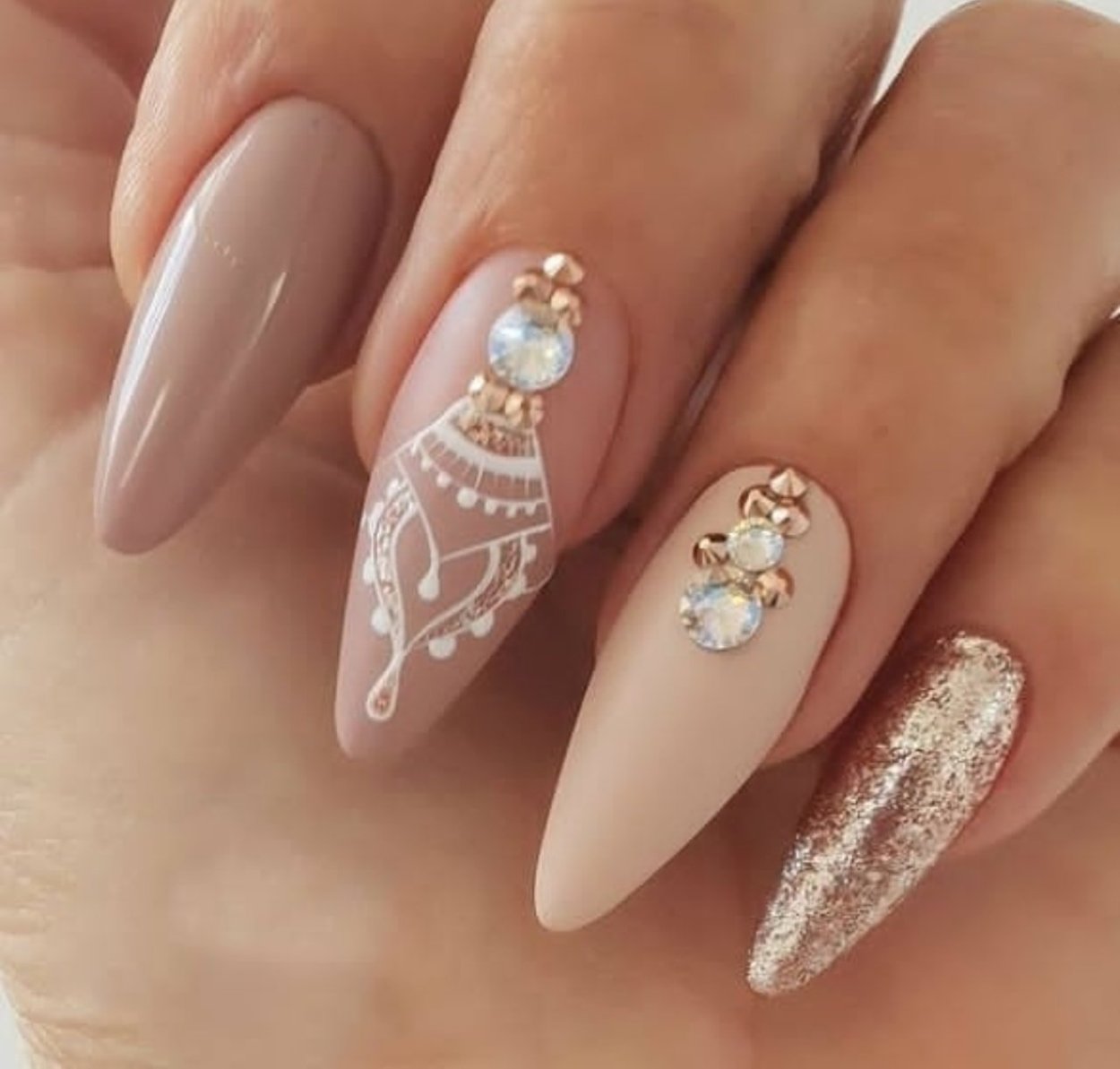 Alina Hoyo 2019 маникюр