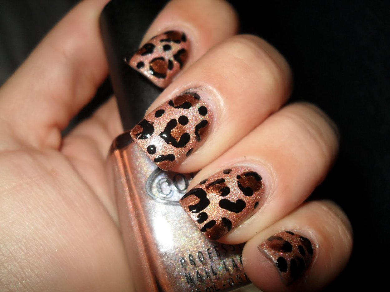Леопардовый маникюр. Леопардовые ногти. Маникюр к леопардовому платью. Маникюр с леопардовым принтом. Дизайн леопард на ногтях