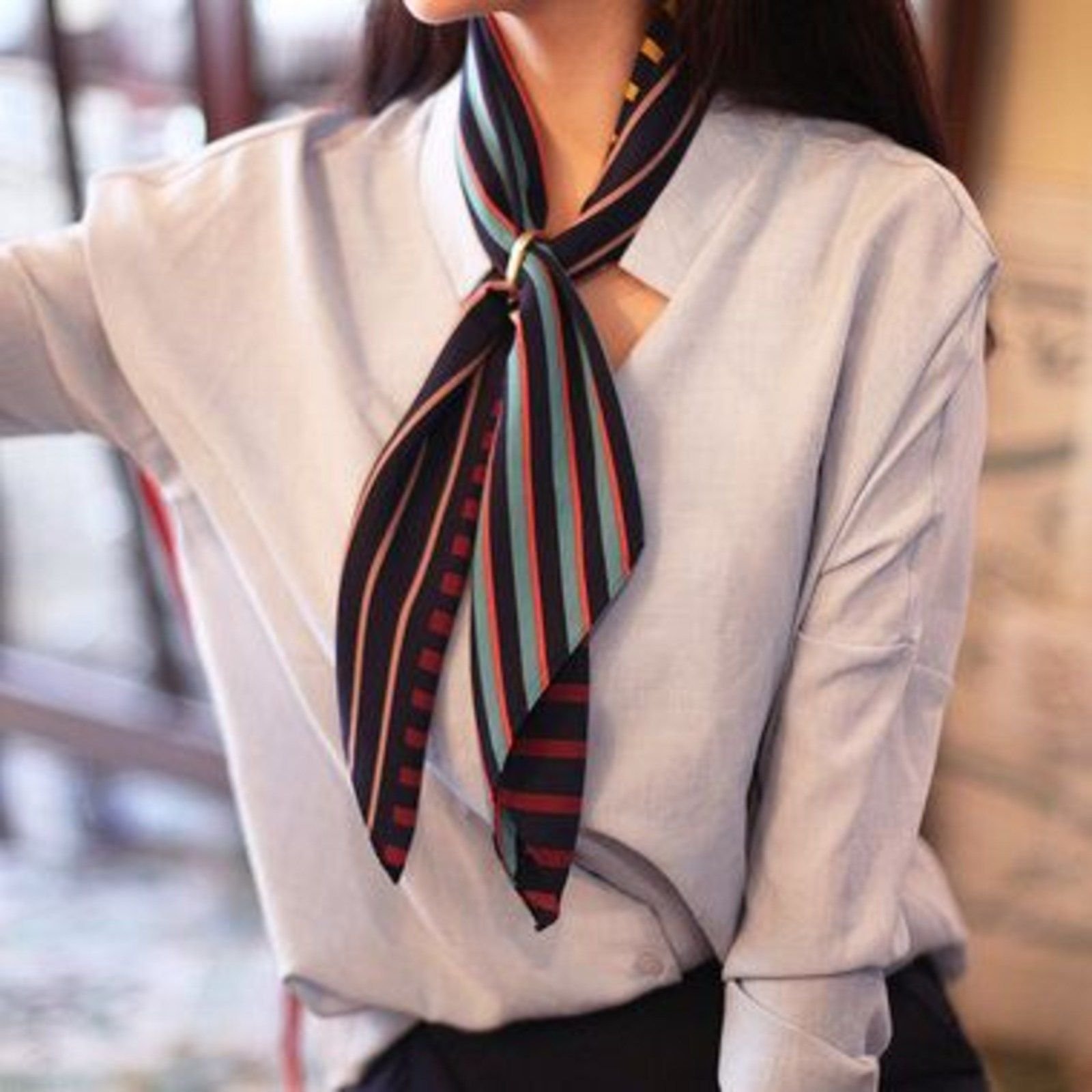 Как завязывать платок на рубашке. Женский галстук. Платок на шею для женщин. Шарфик на шею. Шарф галстук женский.