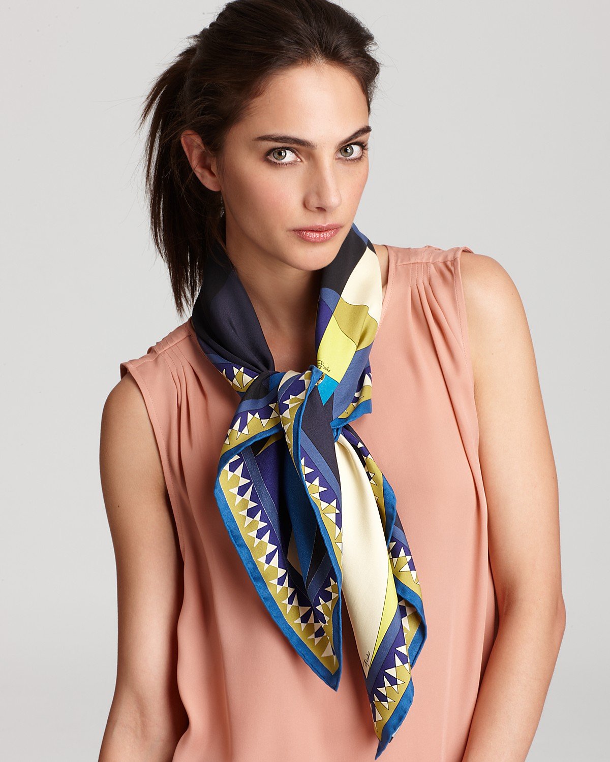 Шейный платок 5. Шейный платок Эрмес. Платок итальянский Эмилио Пуччи. Платок на шею для женщин. Шелковый шарф.
