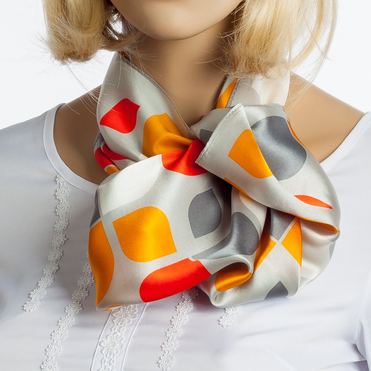 Платок с логотипом. Шейный платок женский. Корпоративный шейный платок. Оранжевый платок на шею.