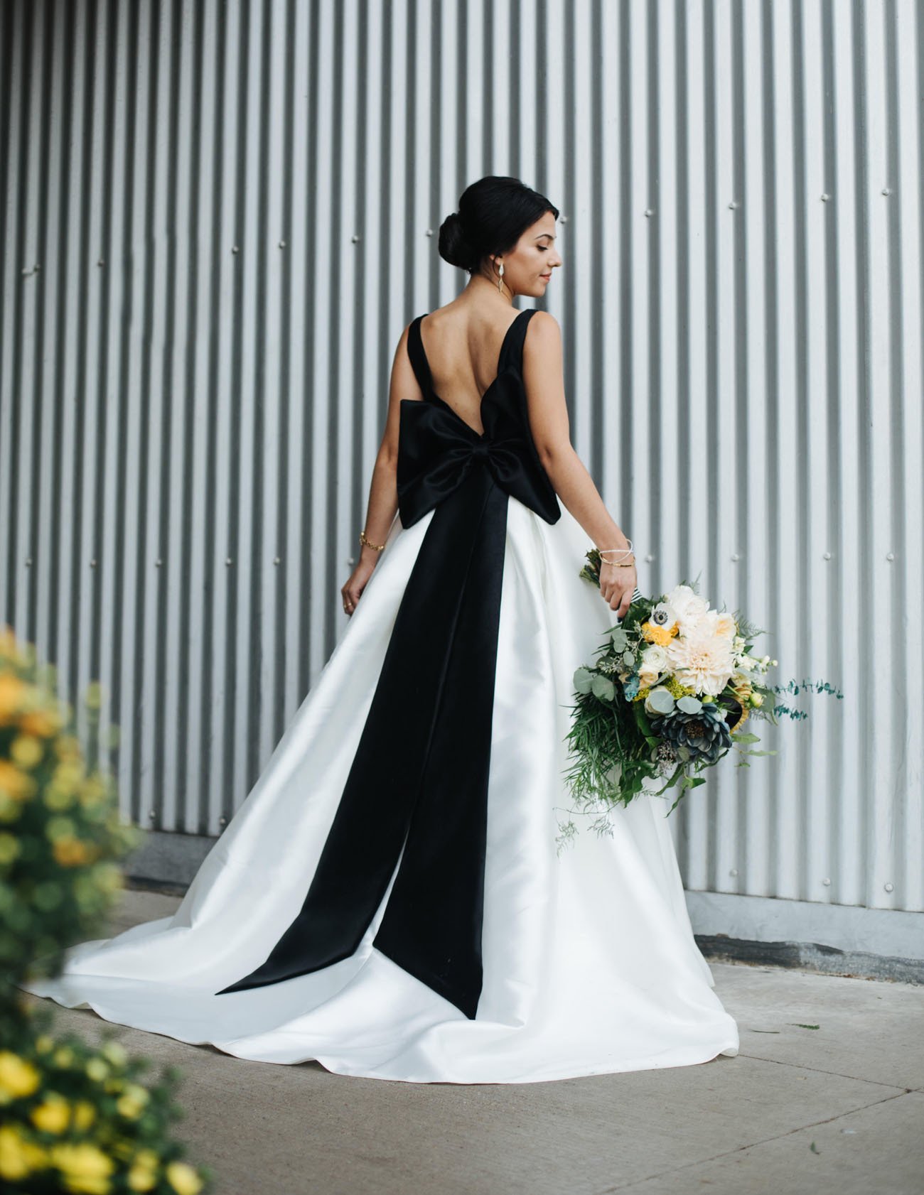 Black wed. Блэк Веддинг. Черное свадебное платье. Свадебное платье белое с черным. Черное свадебное поать.
