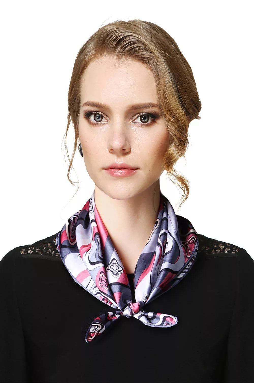 Шейный платок 5. Платок шейный. Шелковый шарф. Шейный платок женский. Шарфик на шею.
