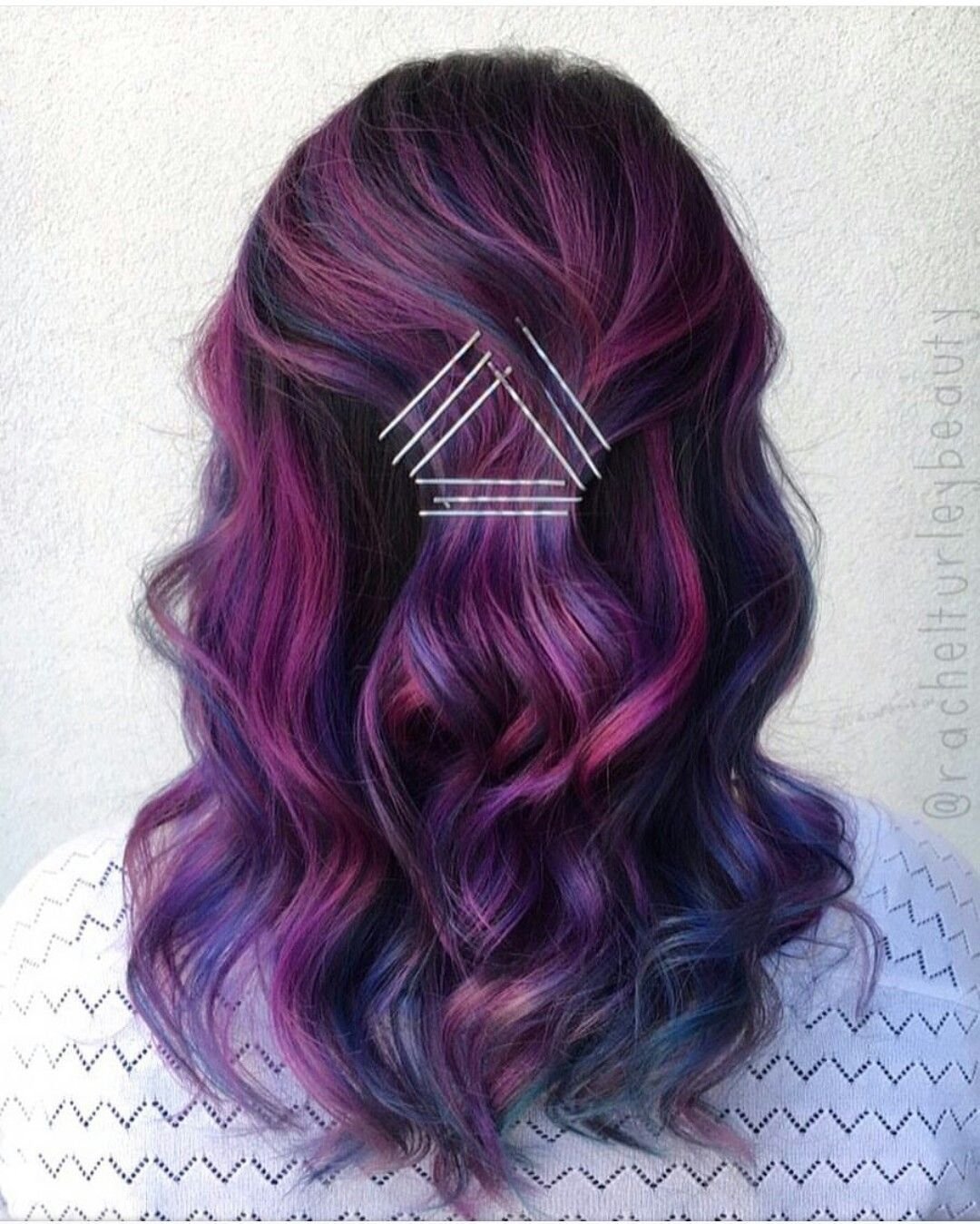 Скрытое окрашивание прядями. Фиолетовые пряди. Цветное окрашивание. Окрашивание волос с фиолетовыми прядями. Фиолетовые волосы.