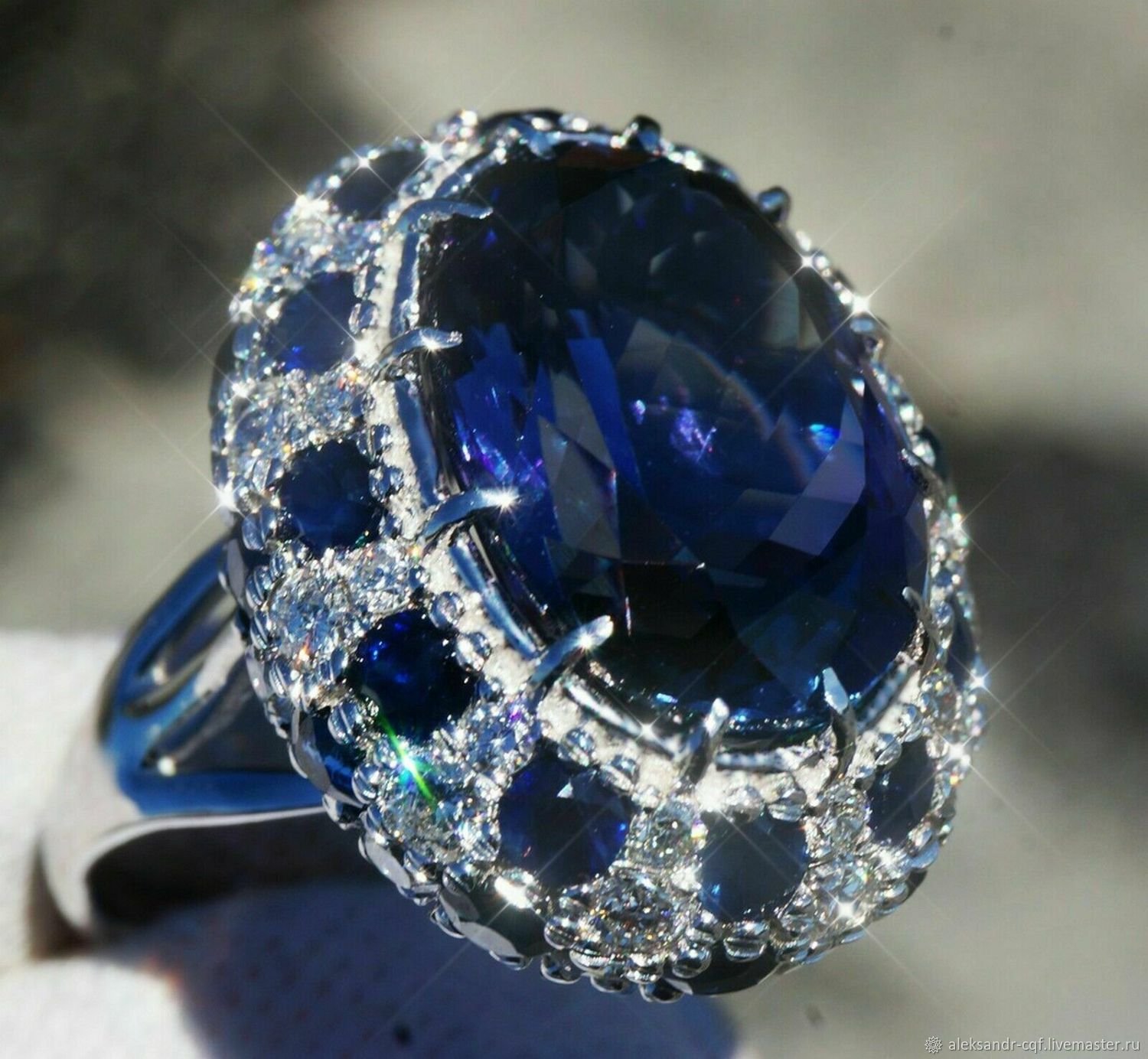 Женское кольцо с сапфиром. Танзанит и сапфир. Перстень звезднқй сапфир. Танзанит камень кольцо. Синий танзанит.