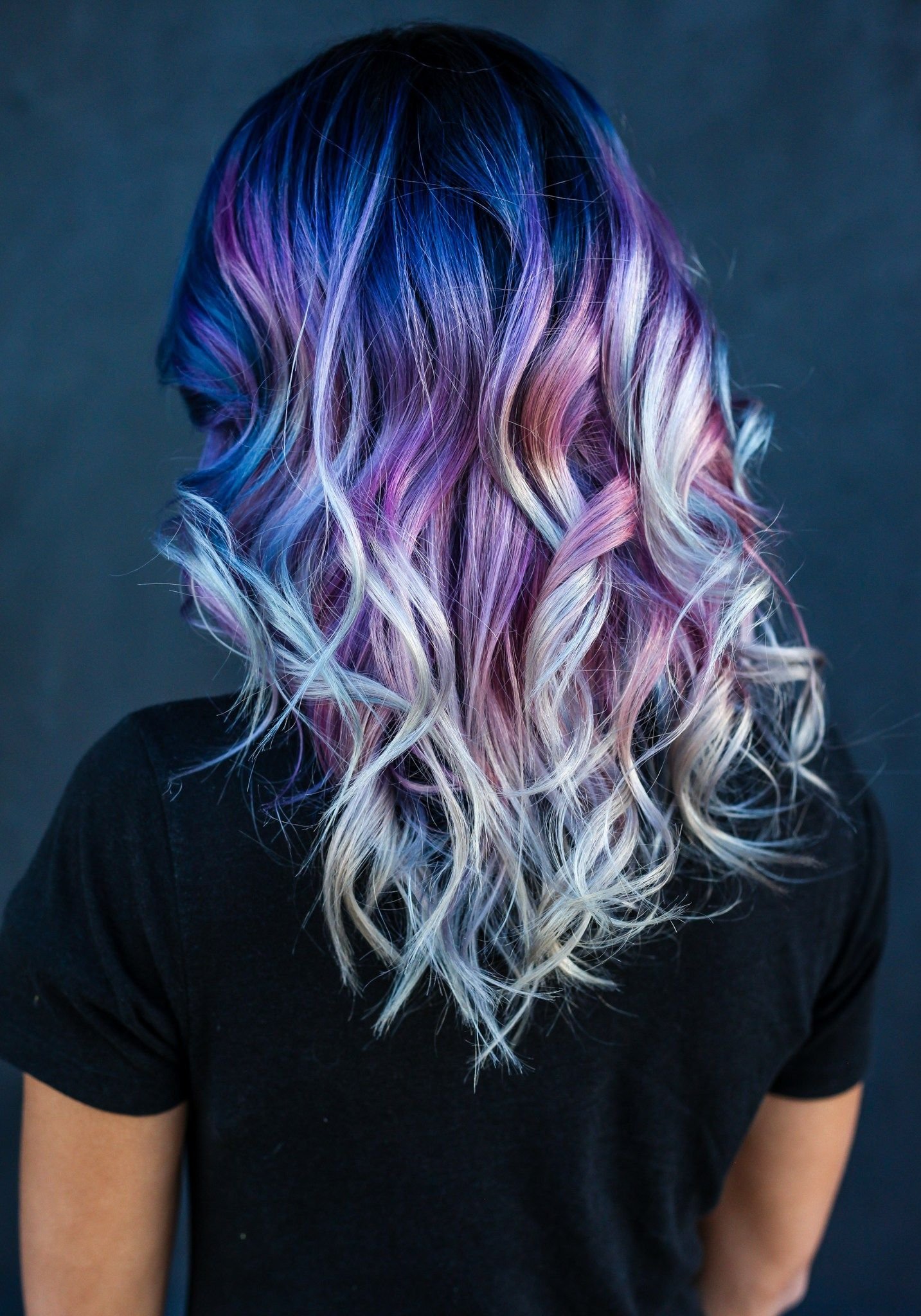 Покрасить волосы в красивый цвет. Цветное окрашивание. Разноцветное мелирование. Выцветное окрашивание. Цветной градиент на волосах.