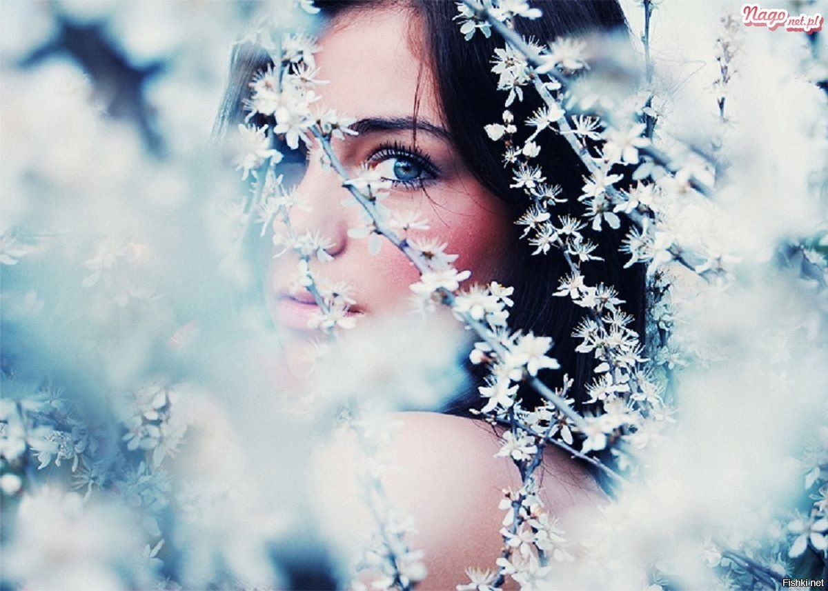 Тают руки тают губы. Девушка лицо зима. Девушка Снежинка. Женщина и снег. Девушка в снегу.