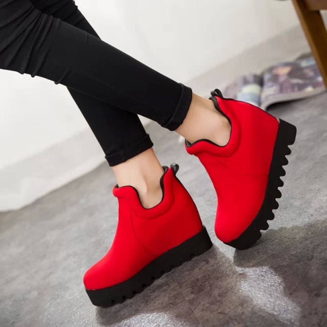 Ботинки с красной подошвой. Ботинки тракторы женские. Обувь на тракторной подошве женская. Ботинки на тракторной подошве женские. Красные ботинки на платформе.