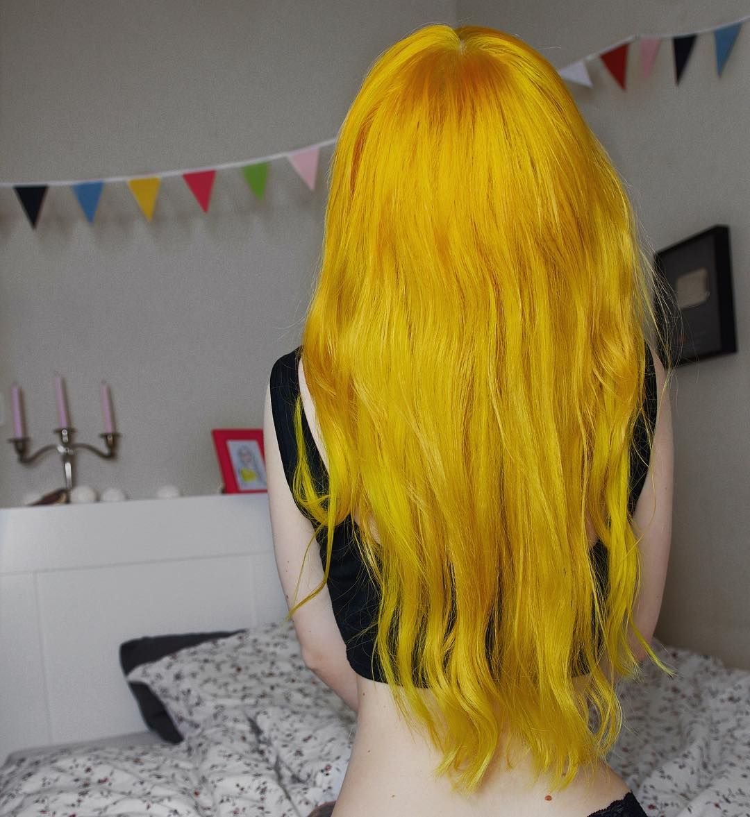 Желтые волосы что делать. Жёлтый тоник для волос. Тоник для волос желтый цвет. Желтые волосы. Жёлтая тоника для волос.
