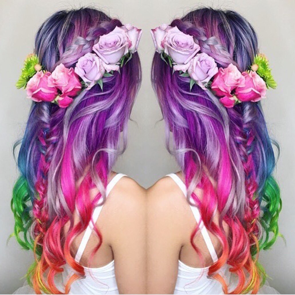 Прически для девочек с цветными прядями. Разноцветное окрашивание волос. Радужные волосы. Красивые волосы разноцветные. Прически с цветными прядями.
