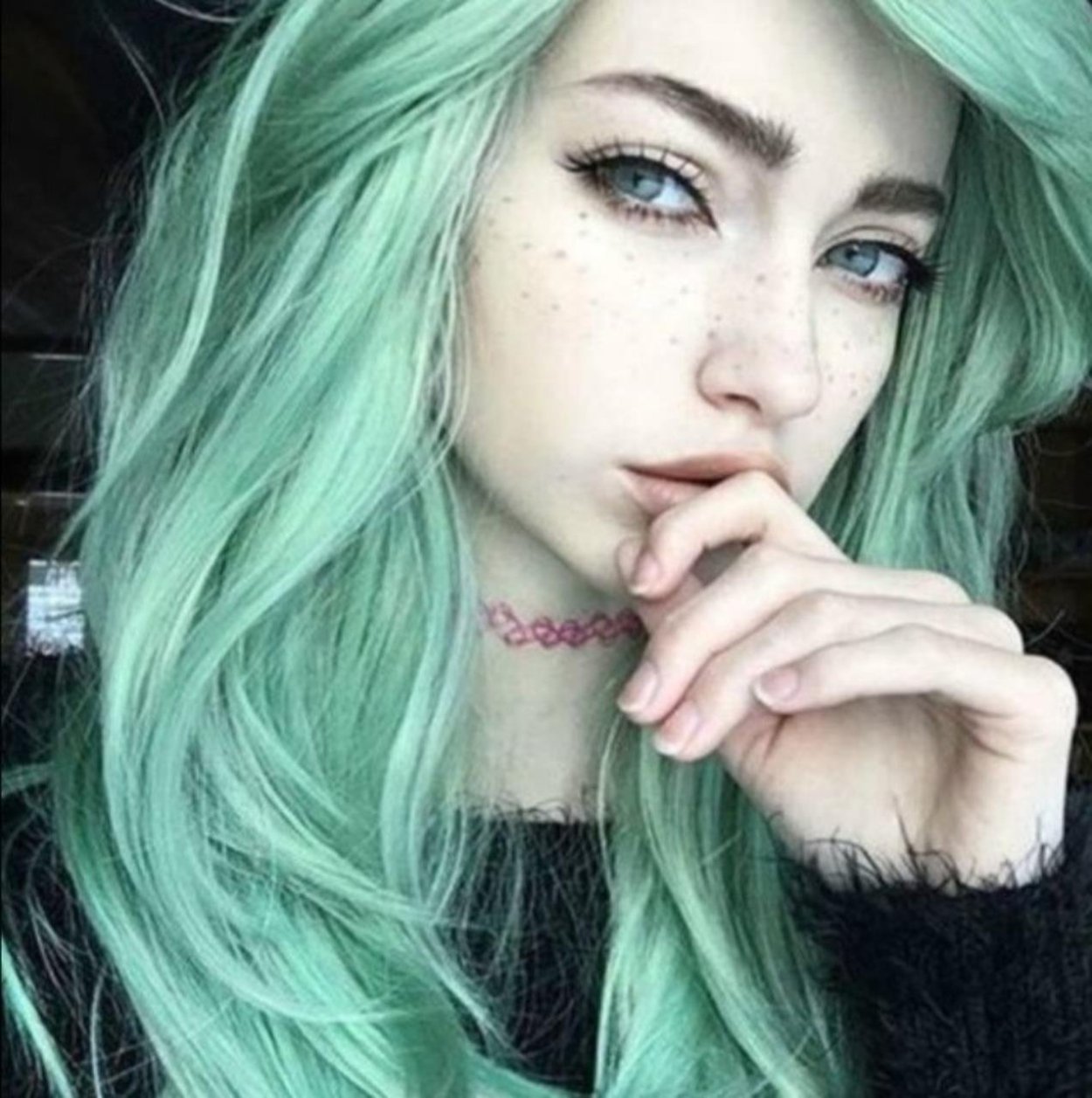 Green haired girl. Девочка с зелеными волосами. Красивая девушка с зелеными волосами. Бирюзовые волосы.