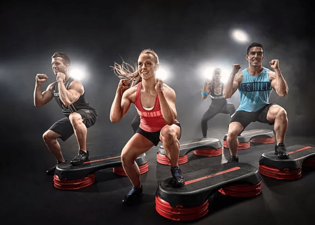 Тренировка алы. Les Mills боди памп. Les Mills body Pump тренировка. Les Mills степ. Групповые занятия les Mills.