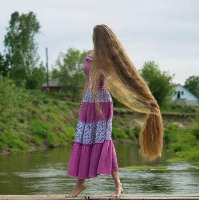 Девушка с самыми длинными волосами