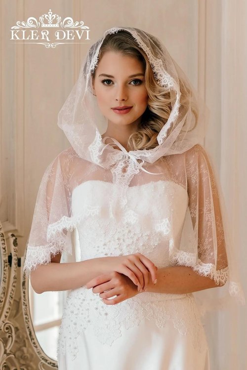 Платья с капюшоном свадебные