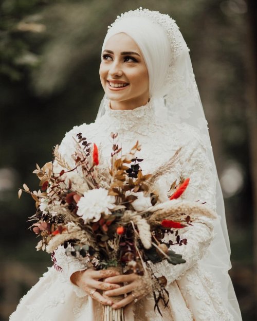 Свадебные платья с платком